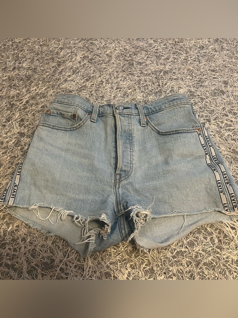 Women’s Levi’s 501 Jean Shorts Size 28 inseam 2.5”